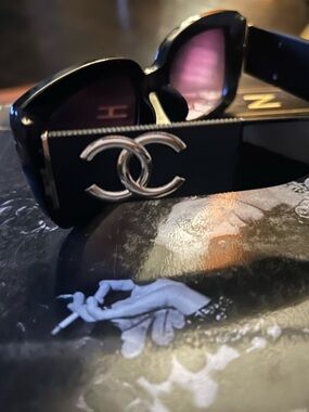 Luxury Sunglasses with Gold CC Logo and Purple-Tinted Lenses